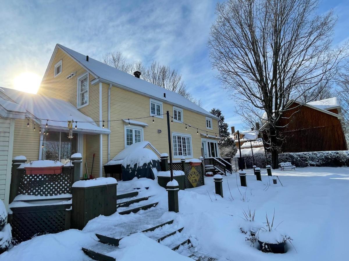 Manoir Alegria Panzió Cowansville Kültér fotó