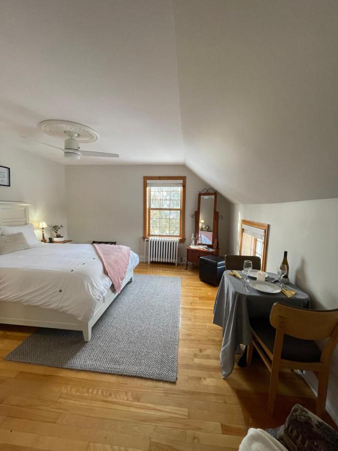 Manoir Alegria Panzió Cowansville Kültér fotó
