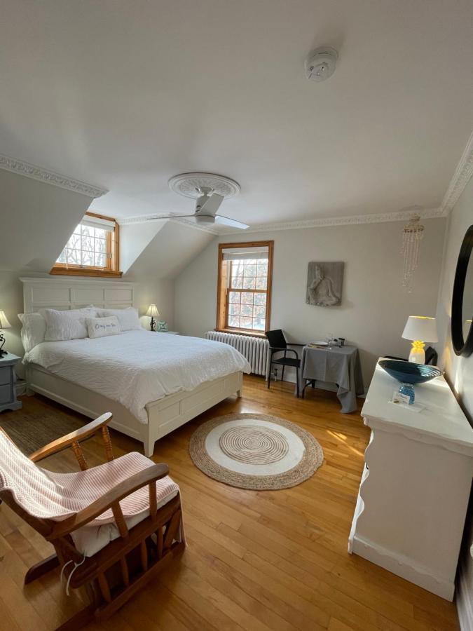 Manoir Alegria Panzió Cowansville Kültér fotó