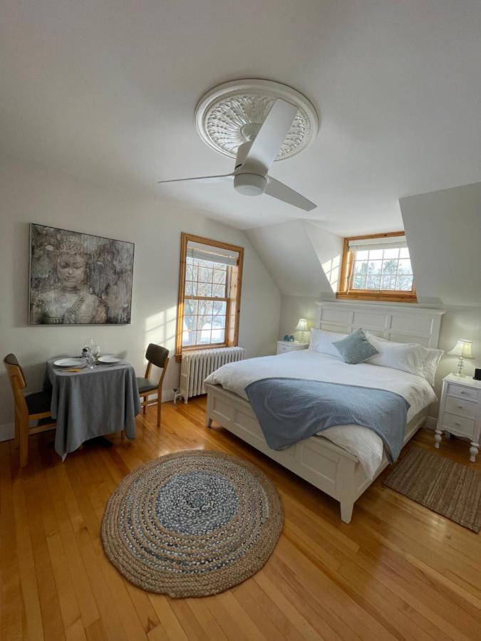 Manoir Alegria Panzió Cowansville Kültér fotó